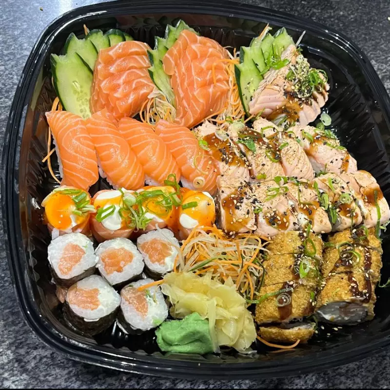 Combinado com 42 peças salmão