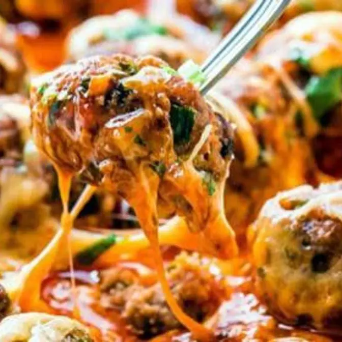 (P)Almondega de Frango Parmeg ao molh + Espag