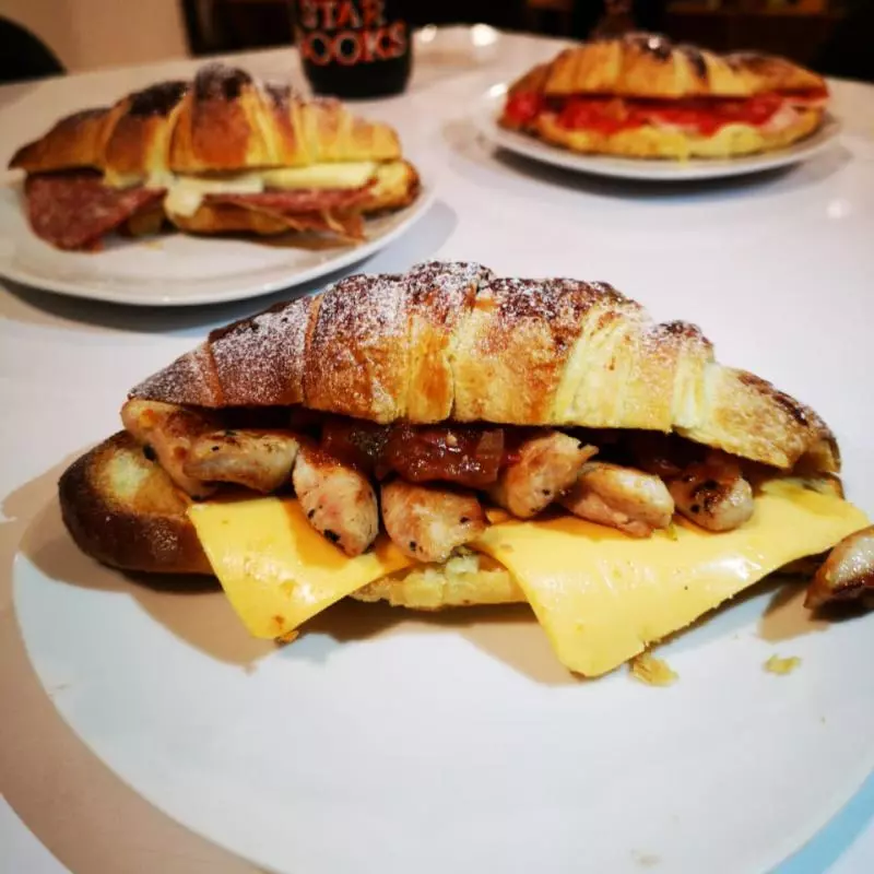 Croissant fricase de pollo