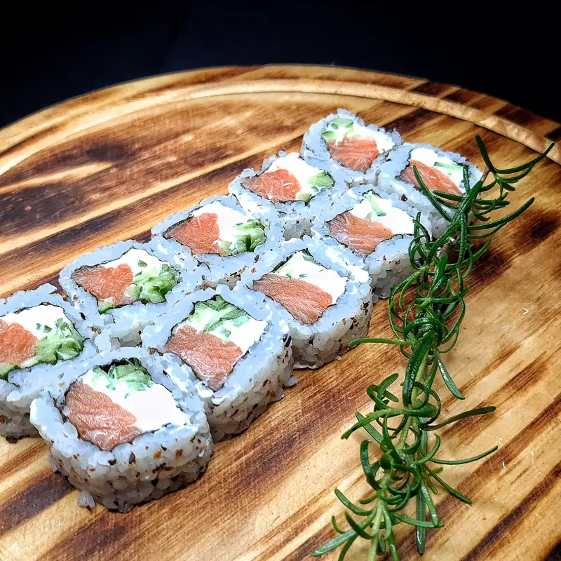 Uramaki Salmão e Pepino