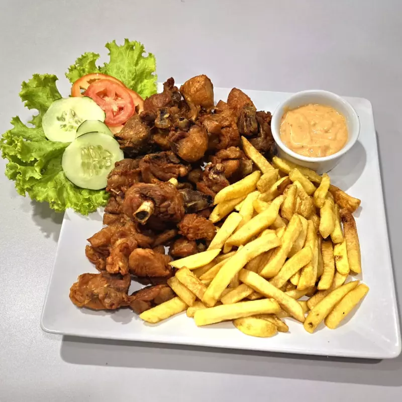 FRANGO Á PASSARINHO + FRITAS