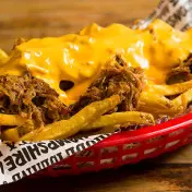 Patatas Fritas Pulled Pork con Ched.