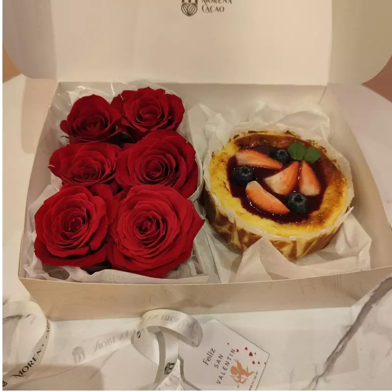 TARTA VASCA Y ROSAS