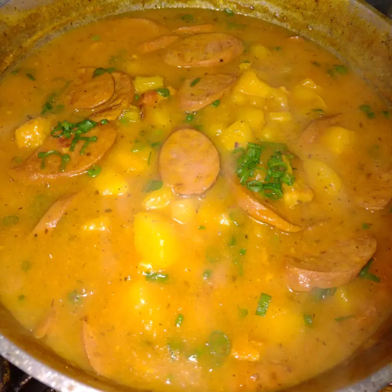 SOPA DE MANDIOCA C CALABRESA E BACON