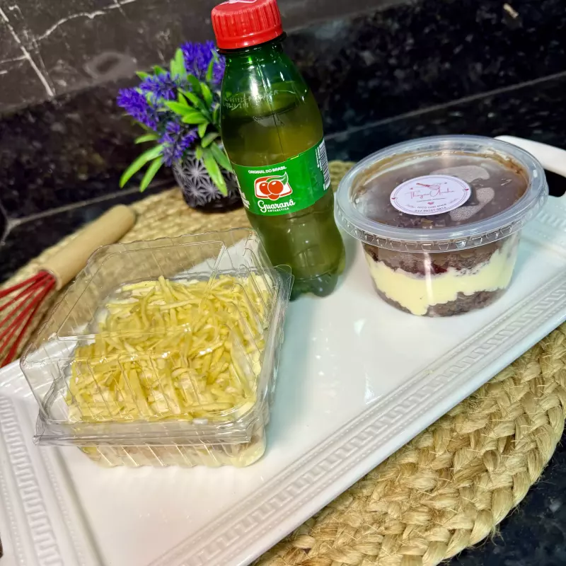 Bolo salgado + bolo doce+ guaraná