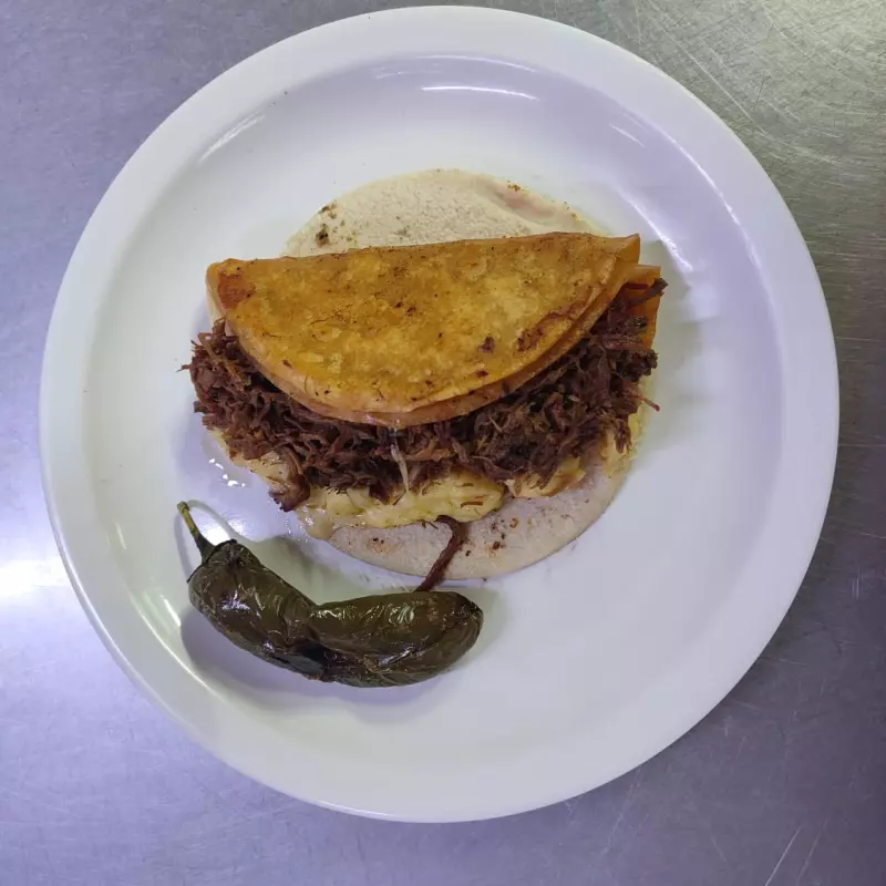 QUESABIRRIA DE RES MAÍZ