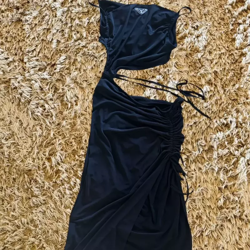 VESTIDO PRADA ABERTURA EN PIERNA