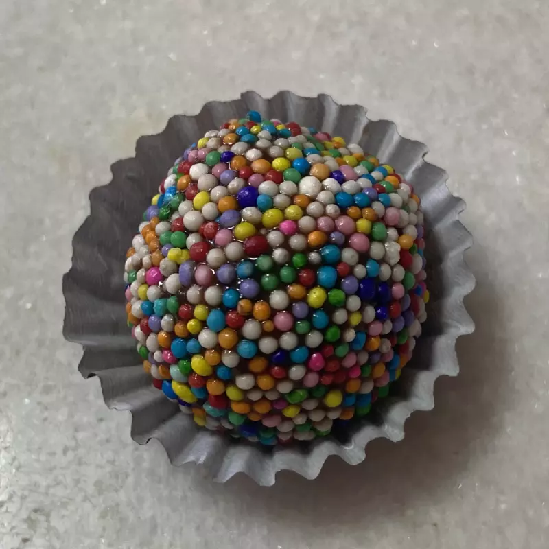 Brigadeiro com granulado colorido