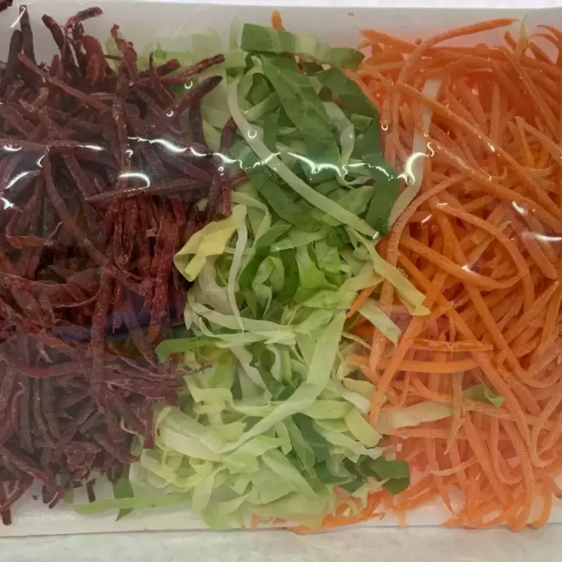 Salada Cenoura, beterraba e Almeirão