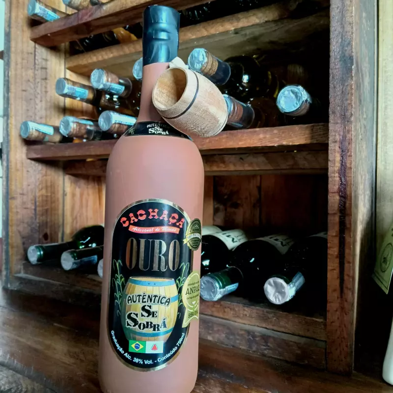 Cachaça artesanal de Minas OURO
