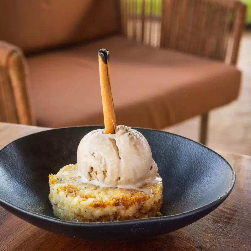 COCADA DE FORNO COM SORVETE.