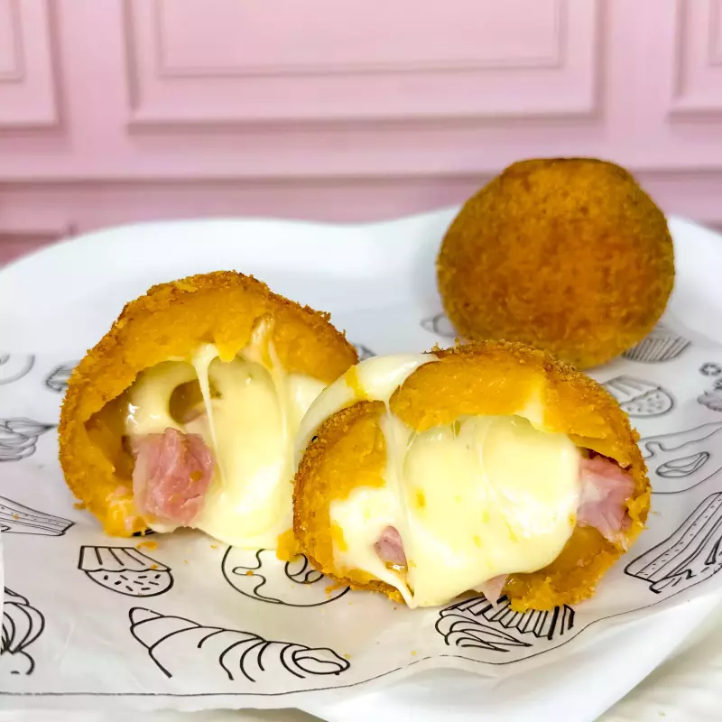 Bolinha de Queijo e Presunto