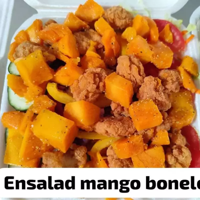 ENSALADA MANGO Y POLLO CRUJI