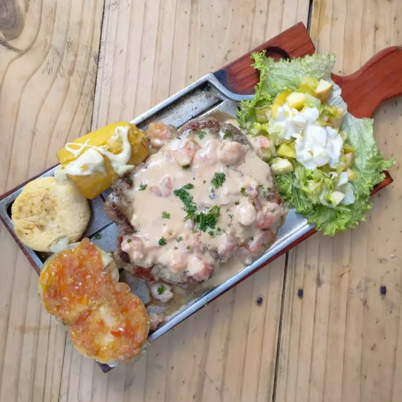 Churrasco en salsa de camarones